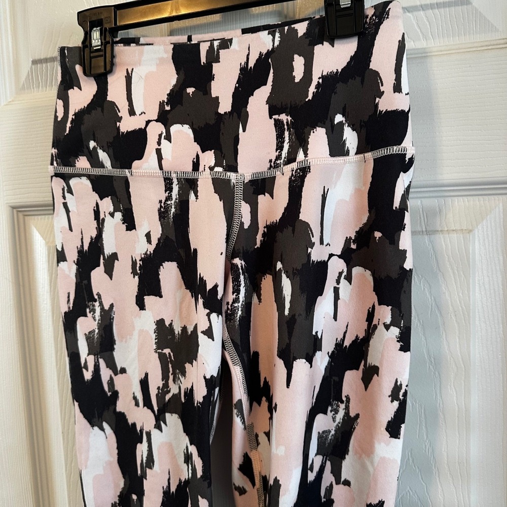 The North Face Womens FlashDry Pink Abstract Camo Cropped Leggings Size S Small - Picture 3 of 8